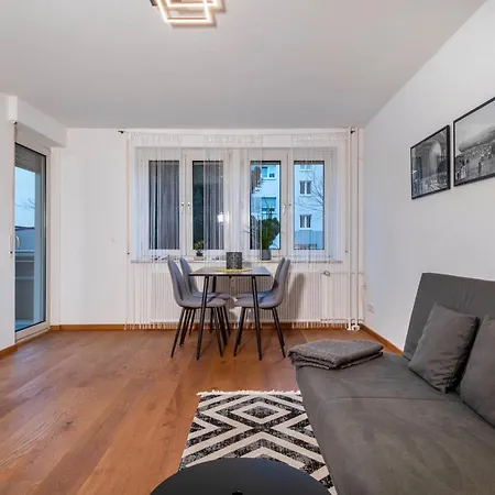 Kairos Apartmán *